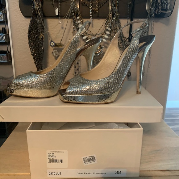 Jimmy Choo Clue Slingback Pump w/gorgeous detail - Picture 2 of 6